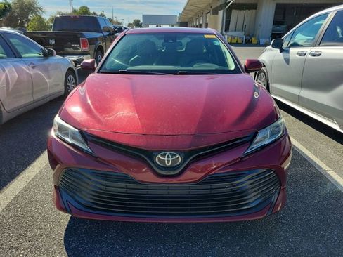 Used 2020 Toyota Camry LE image 9