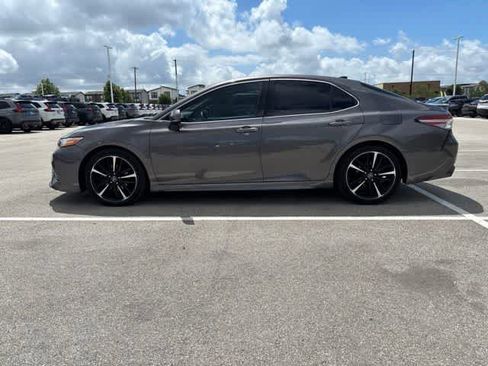 Used 2018 Toyota Camry XSE FWD image 2