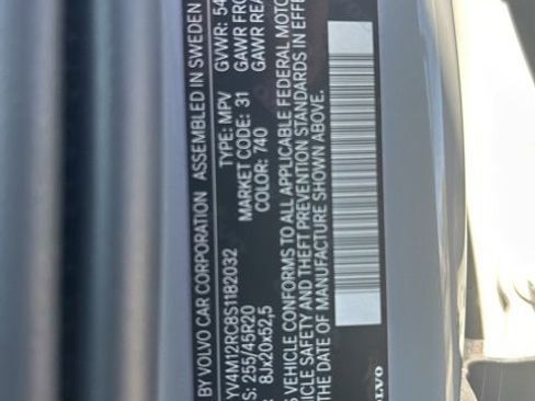 Certified 2025 Volvo XC60 B5 Plus AWD/4WD image 28