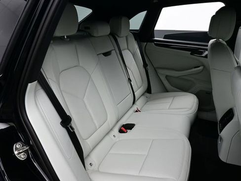 New 2026 Porsche Macan AWD/4WD image 17