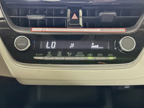 Used 2025 Toyota Corolla LE FWD image 22