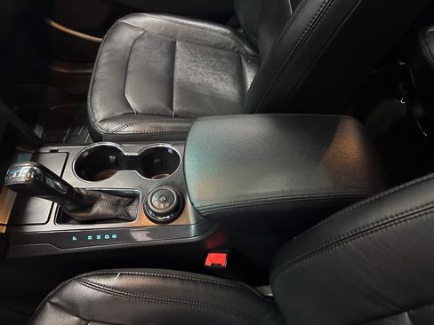 Used 2017 Ford Explorer XLT w/ Equipment Group 202A image 14