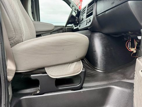 Used 2017 Chevrolet Express 2500 image 24