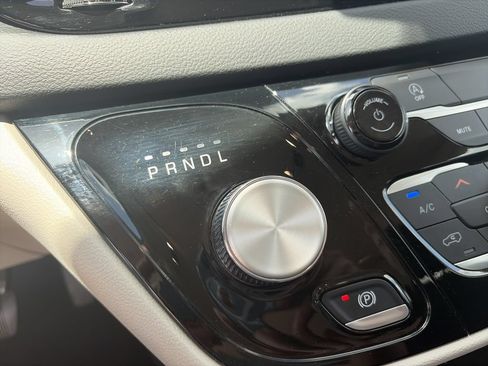 Used 2023 Chrysler Voyager LX FWD image 30