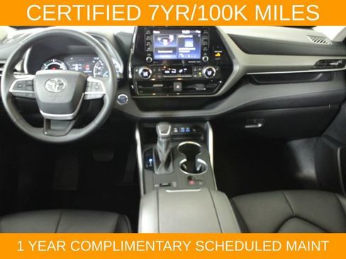 Used 2022 Toyota Highlander XLE AWD/4WD image 15