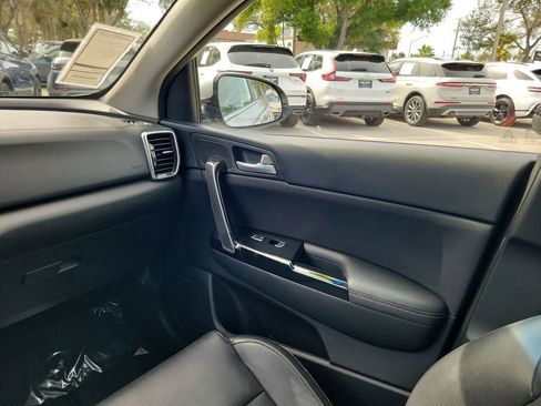 Used 2022 Kia Sportage EX w/ EX Technology Package image 19