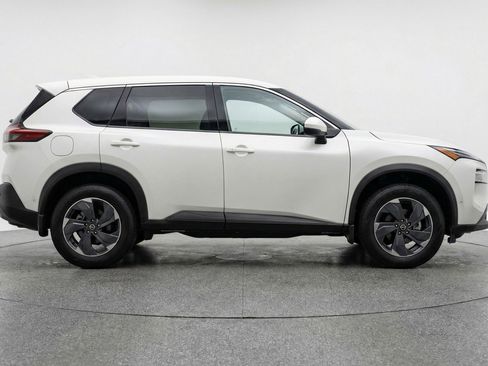 Used 2025 Nissan Rogue SV AWD/4WD image 11
