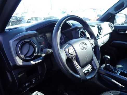 Used 2019 Toyota Tacoma TRD Off-Road image 16
