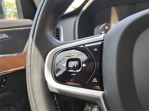 Used 2022 Volvo XC90 T6 Momentum w/ Climate Package image 18