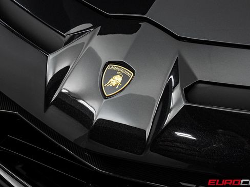 Used 2021 Lamborghini Aventador SVJ AWD/4WD image 14