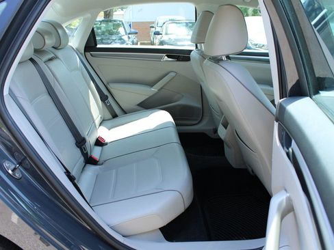 Used 2017 Volkswagen Passat 1.8T R-Line FWD image 28