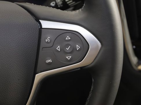 Used 2023 Chevrolet Traverse LT image 34