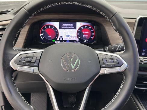 Used 2026 Volkswagen Atlas SEL AWD/4WD image 17