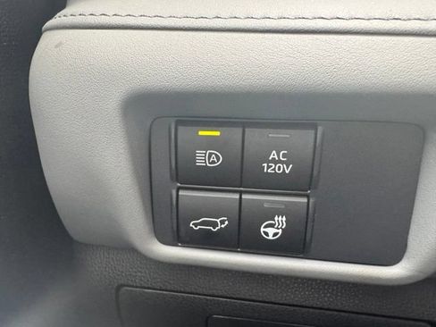 Used 2021 Toyota Highlander Limited AWD/4WD image 18