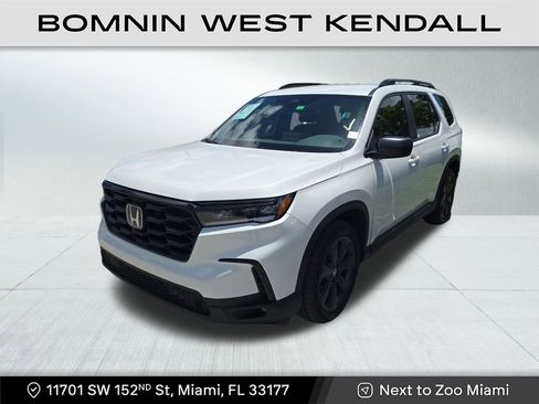 Used 2023 Honda Pilot Sport image 2