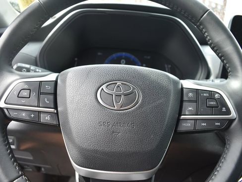 Used 2025 Toyota Grand Highlander FWD image 15