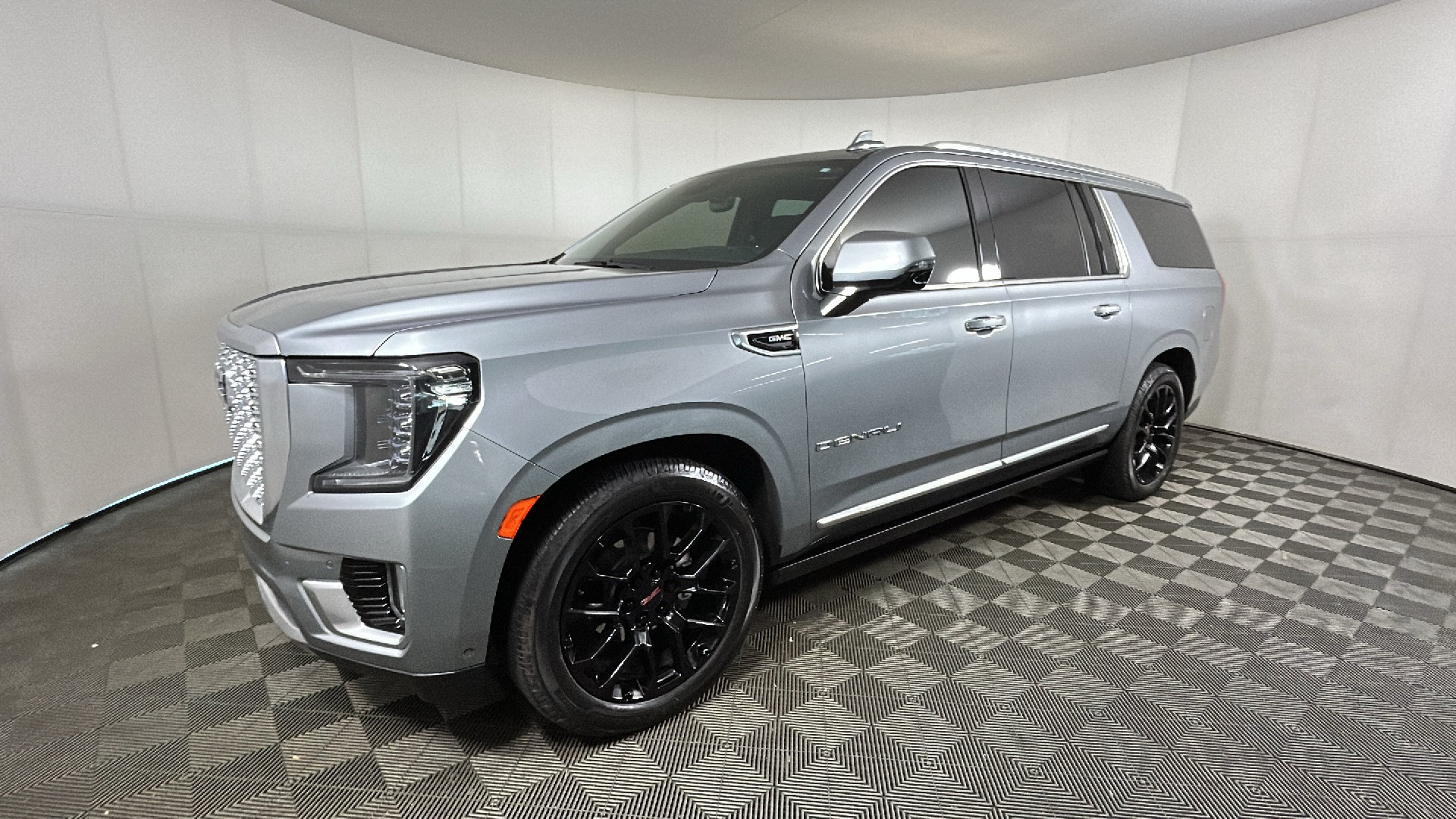 Used 2024 GMC Yukon XL Denali w/ Denali Reserve Package AWD/4WD image 8