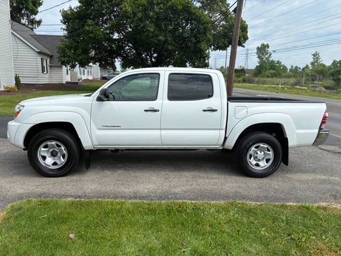 Used 2011 Toyota Tacoma 4x4 Double Cab w/ SR5 Pkg #2 image 3