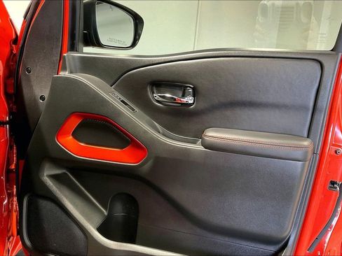 Used 2025 Nissan Frontier PRO-4X image 22