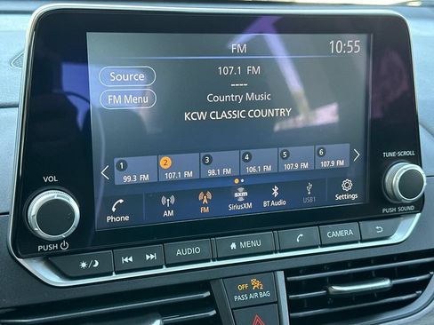 Used 2025 Nissan Altima 2.5 SV FWD image 16