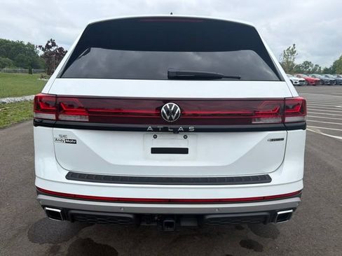 Used 2024 Volkswagen Atlas Peak Edition SE AWD/4WD image 10