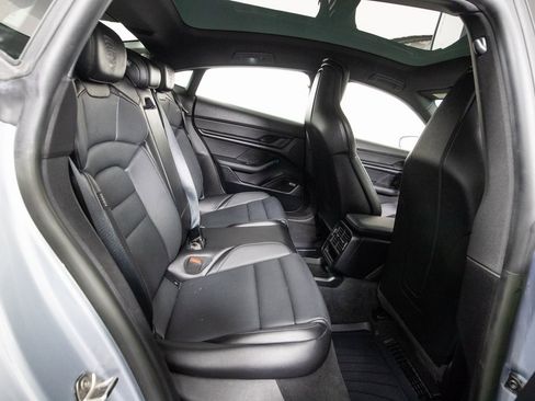 Used 2022 Porsche Taycan image 11