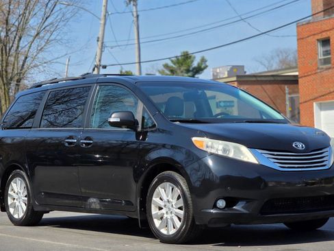 Used 2013 Toyota Sienna Limited w/ Premium Pkg AWD/4WD image 2