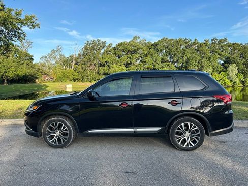 Used 2018 Mitsubishi Outlander LE AWD/4WD image 3