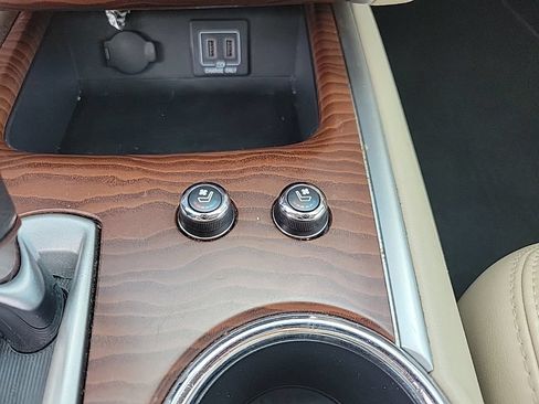 Used 2018 Nissan Pathfinder Platinum AWD/4WD image 21
