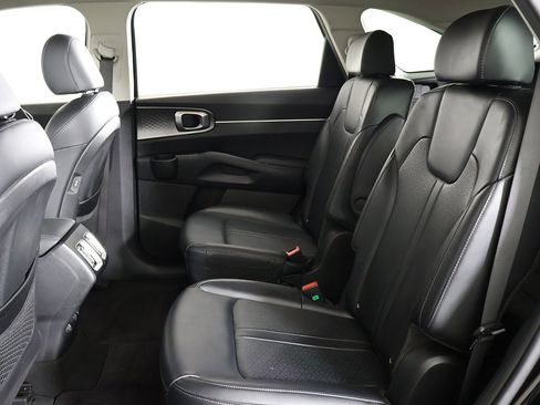 Used 2021 Kia Sorento S image 32