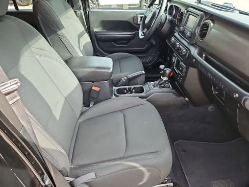 Used 2018 Jeep Wrangler Unlimited Sport image 22