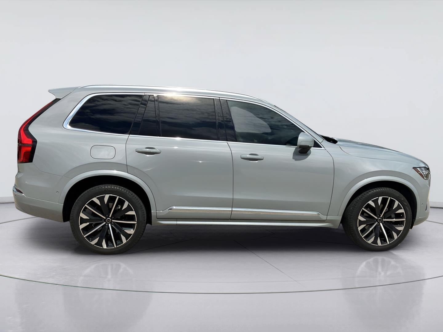 Used 2025 Volvo XC90 B5 Plus w/ Protection Package Premier AWD/4WD image 2