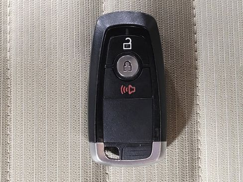 Used 2017 Ford Edge SEL FWD image 32