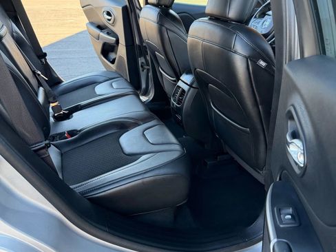 Used 2019 Jeep Cherokee Latitude Plus image 11