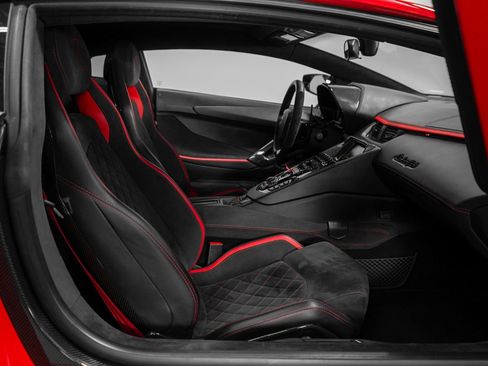 Used 2018 Lamborghini Aventador S image 28