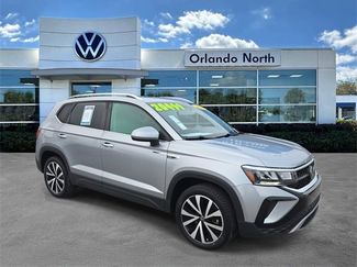 Used 2022 Volkswagen Taos SE image 1