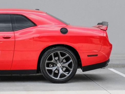Used 2019 Dodge Challenger R/T RWD image 18