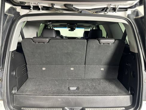 Used 2018 Cadillac Escalade Premium Luxury AWD/4WD image 6