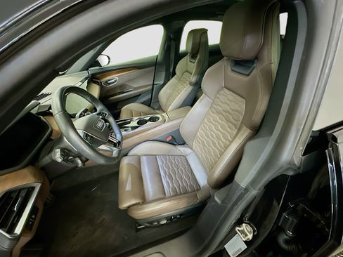 Used 2022 Audi e-tron GT Premium Plus image 13