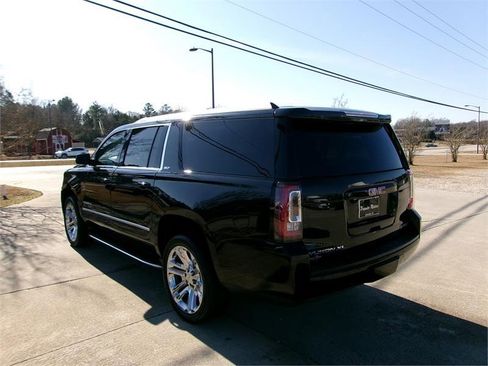 Used 2019 GMC Yukon XL SLT w/ Premium Edition image 5