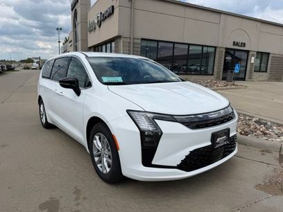 New 2027 Chrysler Pacifica Select