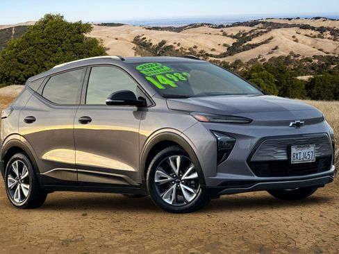 Used 2022 Chevrolet Bolt EUV LT w/ Convenience Package image 1