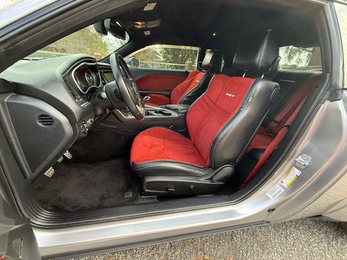 Used 2015 Dodge Challenger SRT w/ Technology Group image 10