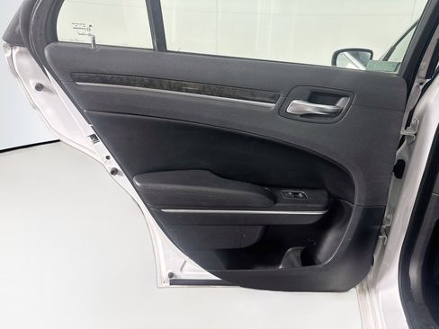 Used 2014 Chrysler 300 C RWD image 27
