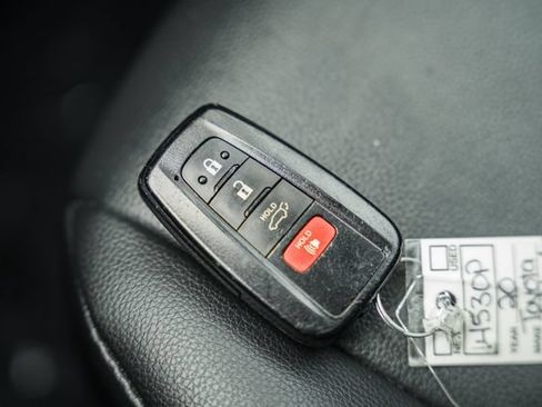 Used 2020 Toyota Highlander XLE AWD/4WD image 43