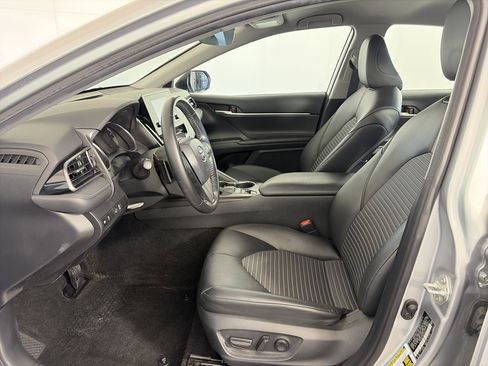 Used 2021 Toyota Camry SE image 6