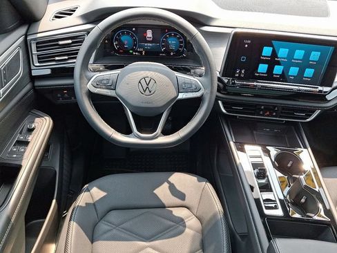 Used 2024 Volkswagen Atlas Cross Sport SE w/ Panoramic Sunroof Package FWD image 11
