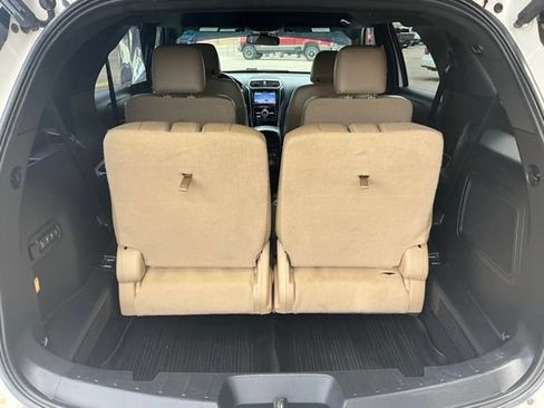 Used 2017 Ford Explorer Limited w/ Equipment Group 301A FWD image 11
