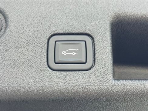 Used 2023 Chevrolet Equinox RS w/ LPO, Floor Liner Package FWD image 9