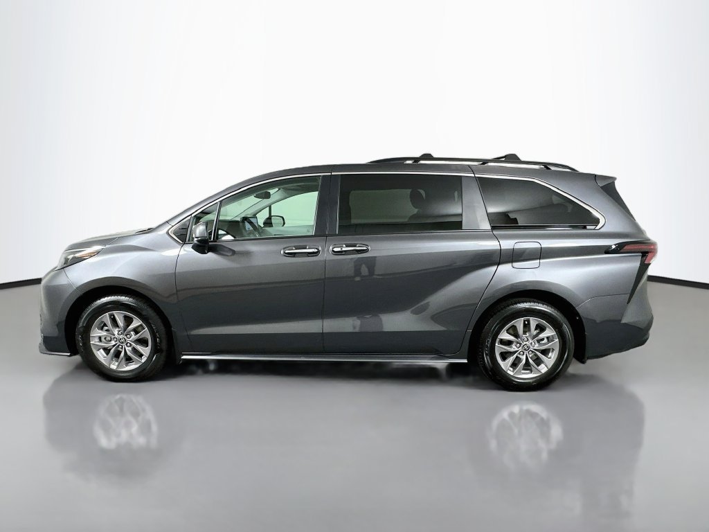 Certified 2025 Toyota Sienna XLE w/ XLE Plus Package FWD image 8